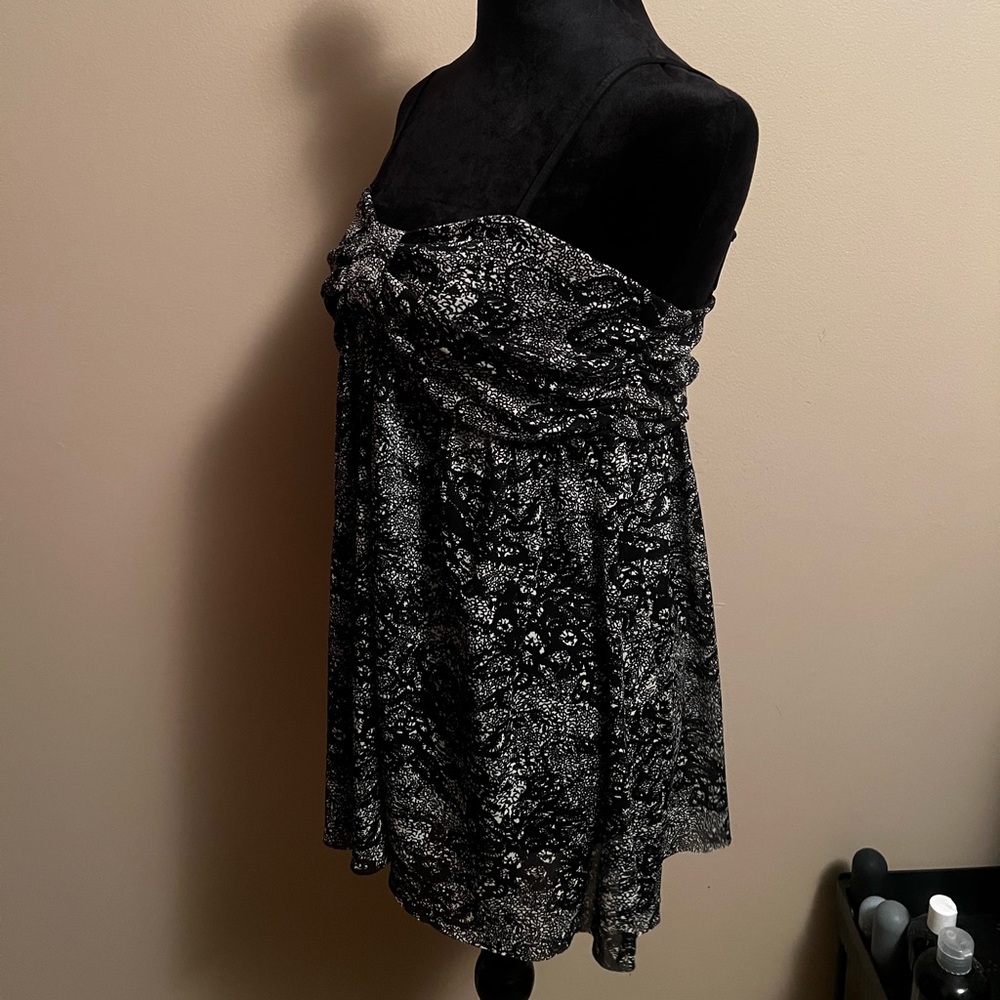 Flowy Tank - Picture 2 of 6